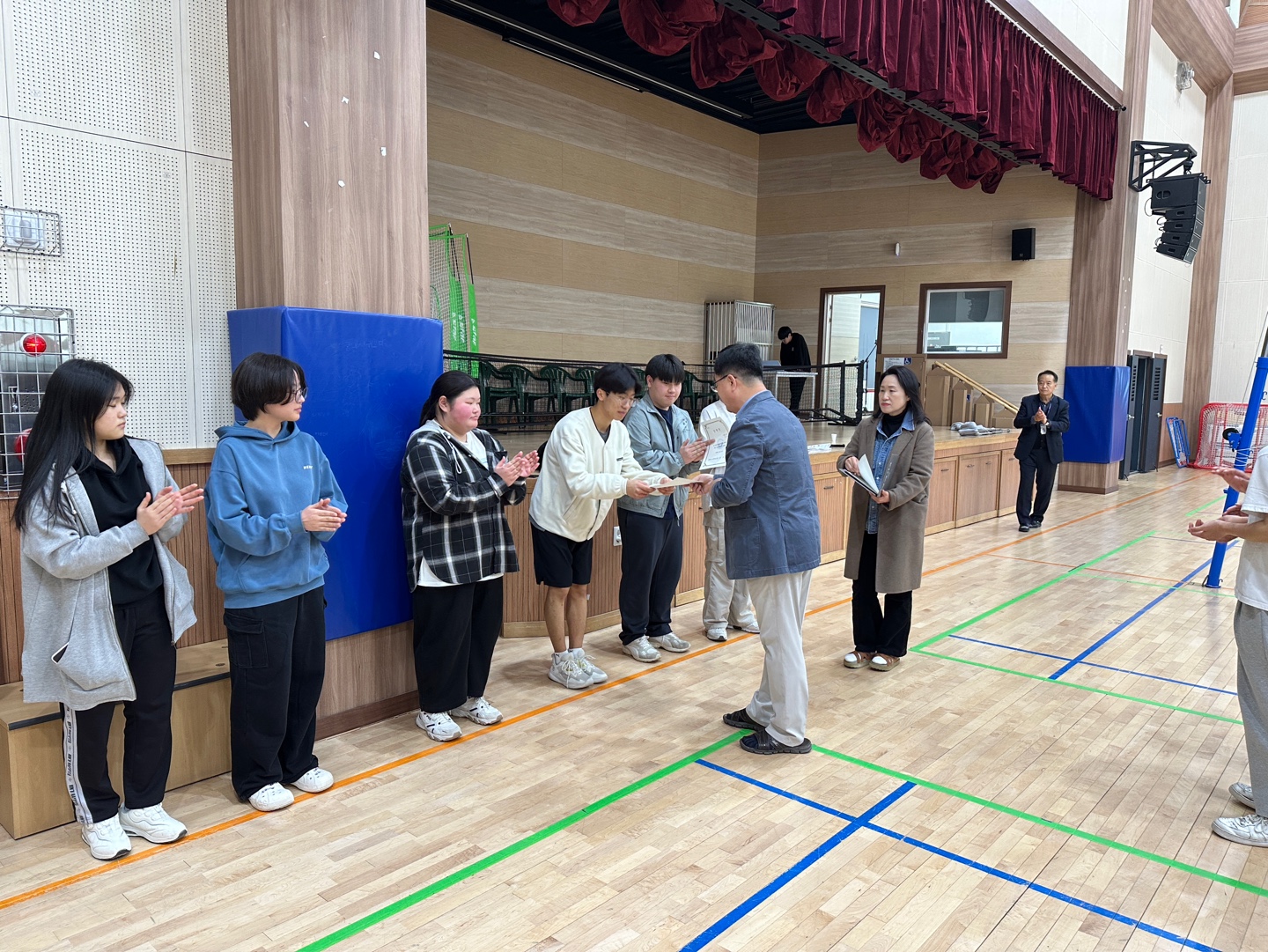 4.2 학급자치회 임명장 수여식  사진